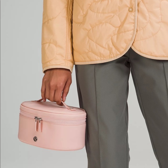 NWT Lululemon cosmetic case - Picture 4 of 7